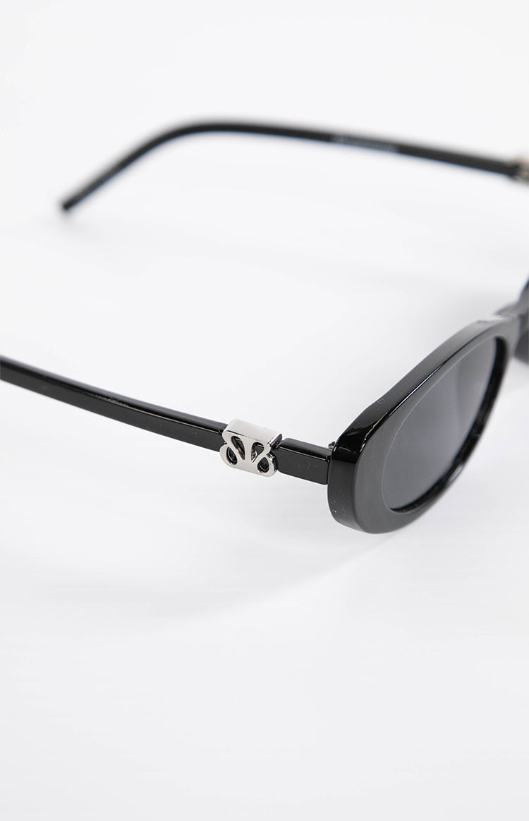 Beginning Julie Black Rounded Sunglasses